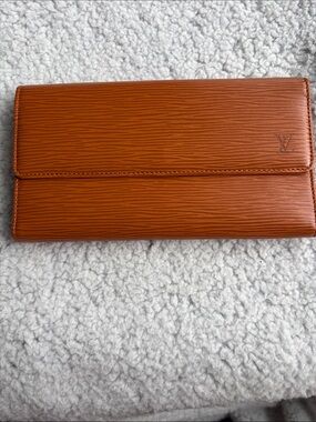 EUC Louis Vuitton Cognac Epi Leather Long Snap Wallet Leather Interior